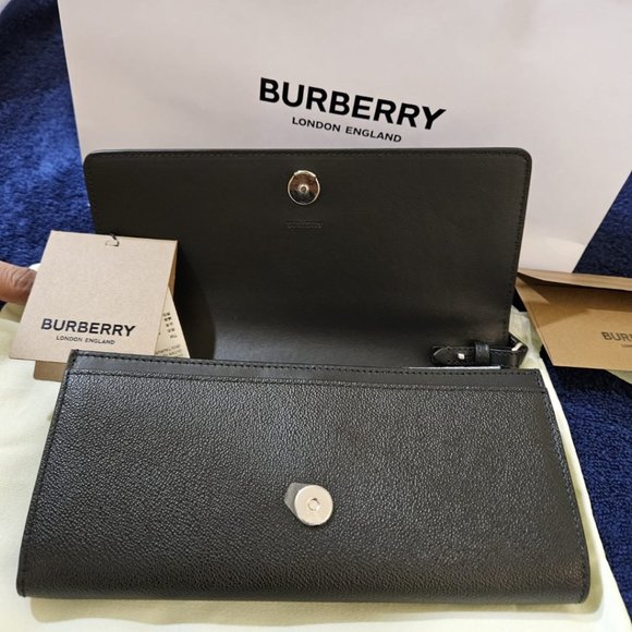 Brand New Burberry Wallet Bag With Tags and original receipt - Burberry - Picture 3 of 6